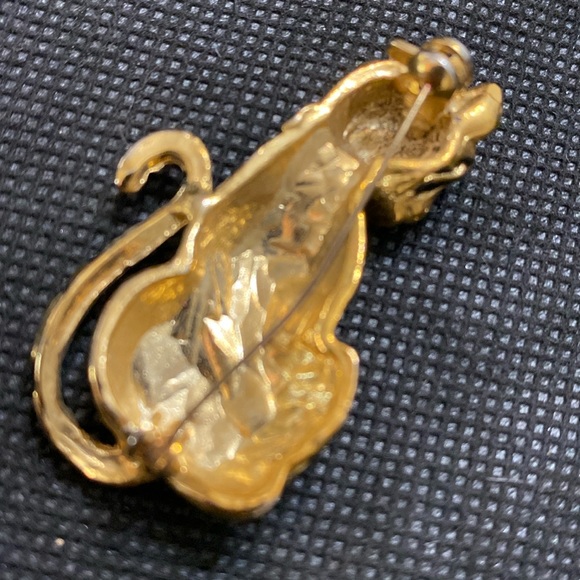 Vintage Sitting Cheetah Brooch with Rhinestone eyes - Picture 2 of 3